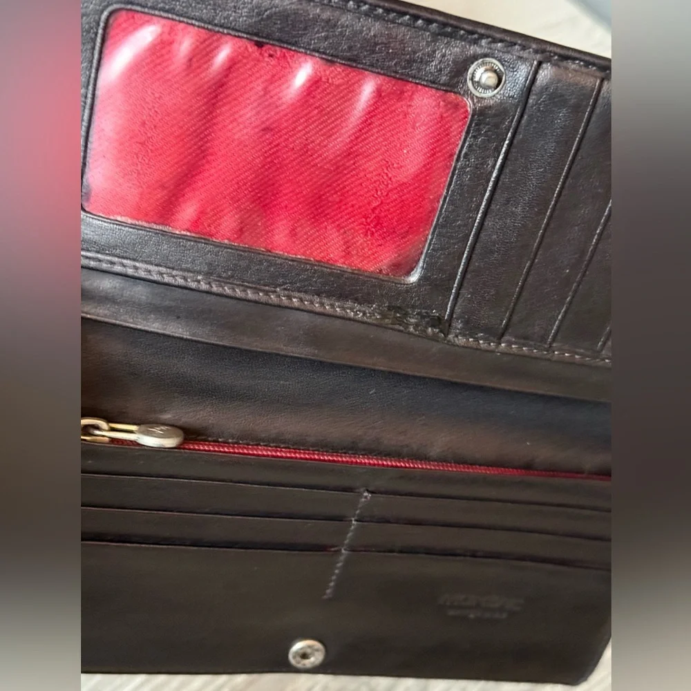 6 vintage leather wallets, all styles, good condition